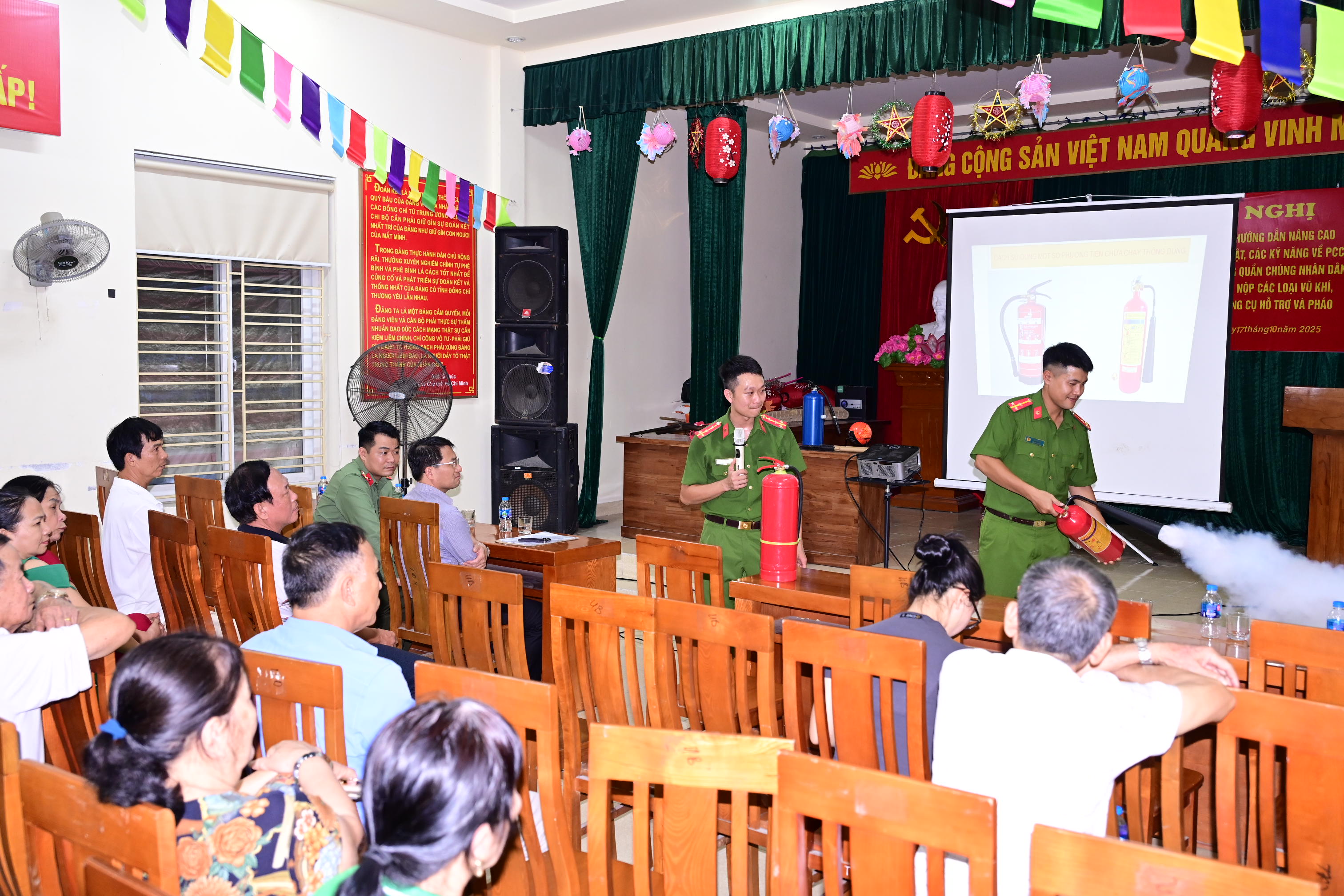 Công an phường Đông Hải: Tuyên truyền, tập huấn kiến thức pháp luật về PCCC và thu hồi vũ khí – vật liệu nổ- công cụ hỗ trợ tại tổ dân phố